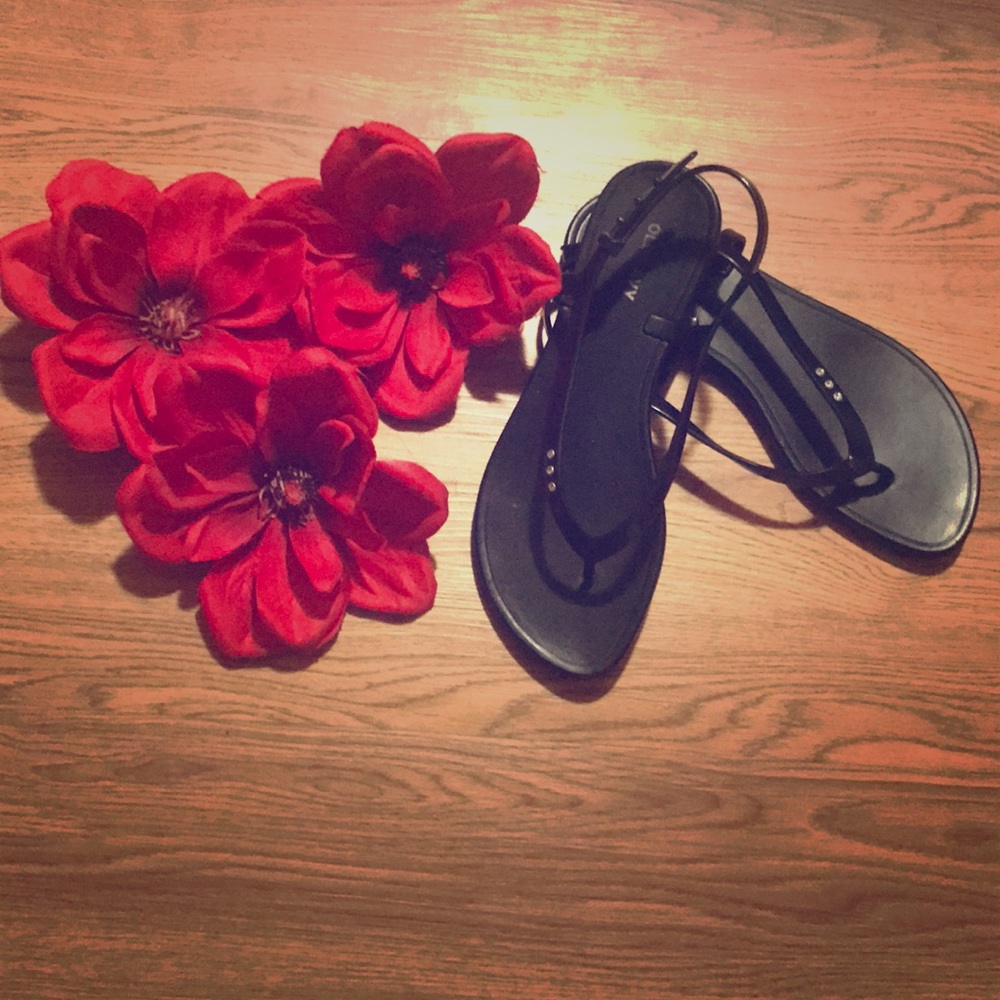 Black Old navy sandals.